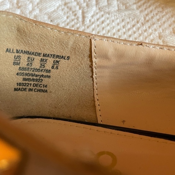 Bongo black man made patent leather flats with tan accent and gold ‘studs’ NWOT - Picture 4 of 5